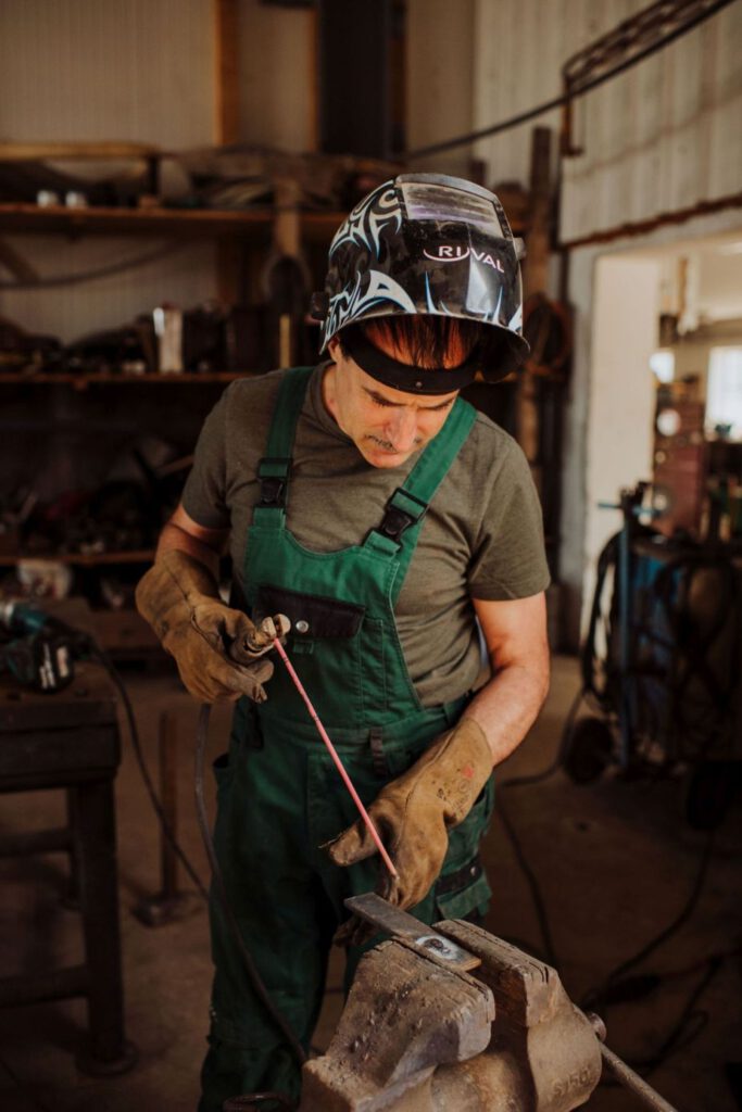 Schlosser bei der Arbeit in MV